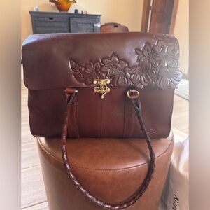 Gorgeous Patricia Nash leather embossed purse